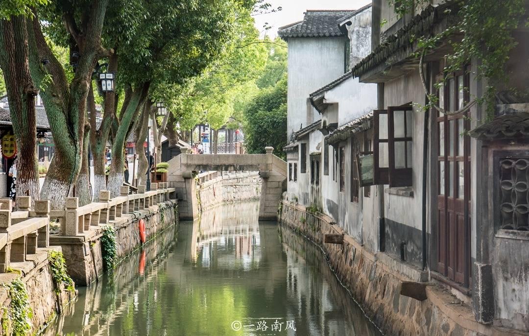 重庆百货拟向重庆银行申请4亿授信额度